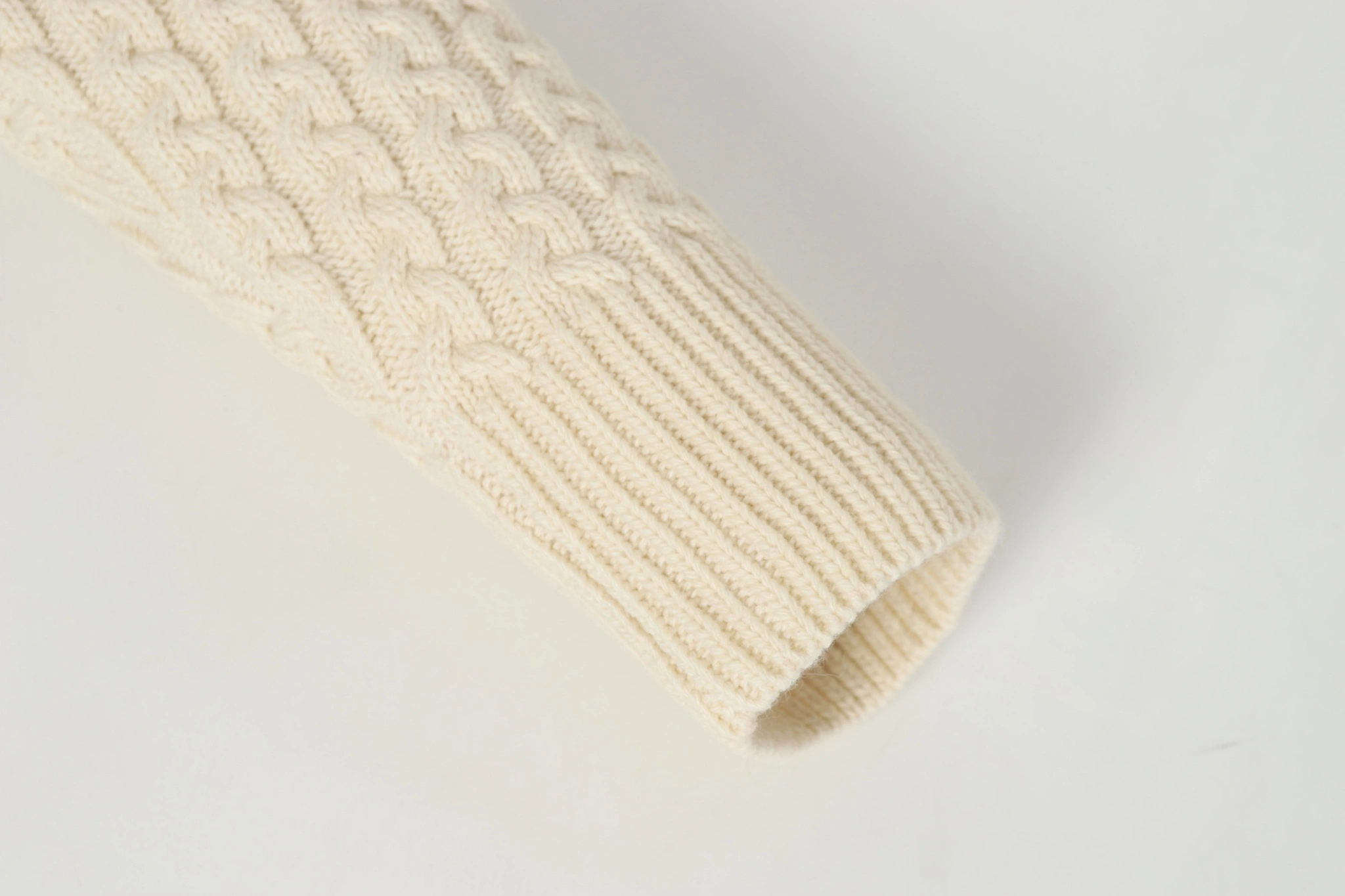 wg.luxury -- 8o5w5 wool item: E-F125J1431